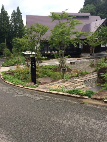 大地の芸術祭と里山十帖